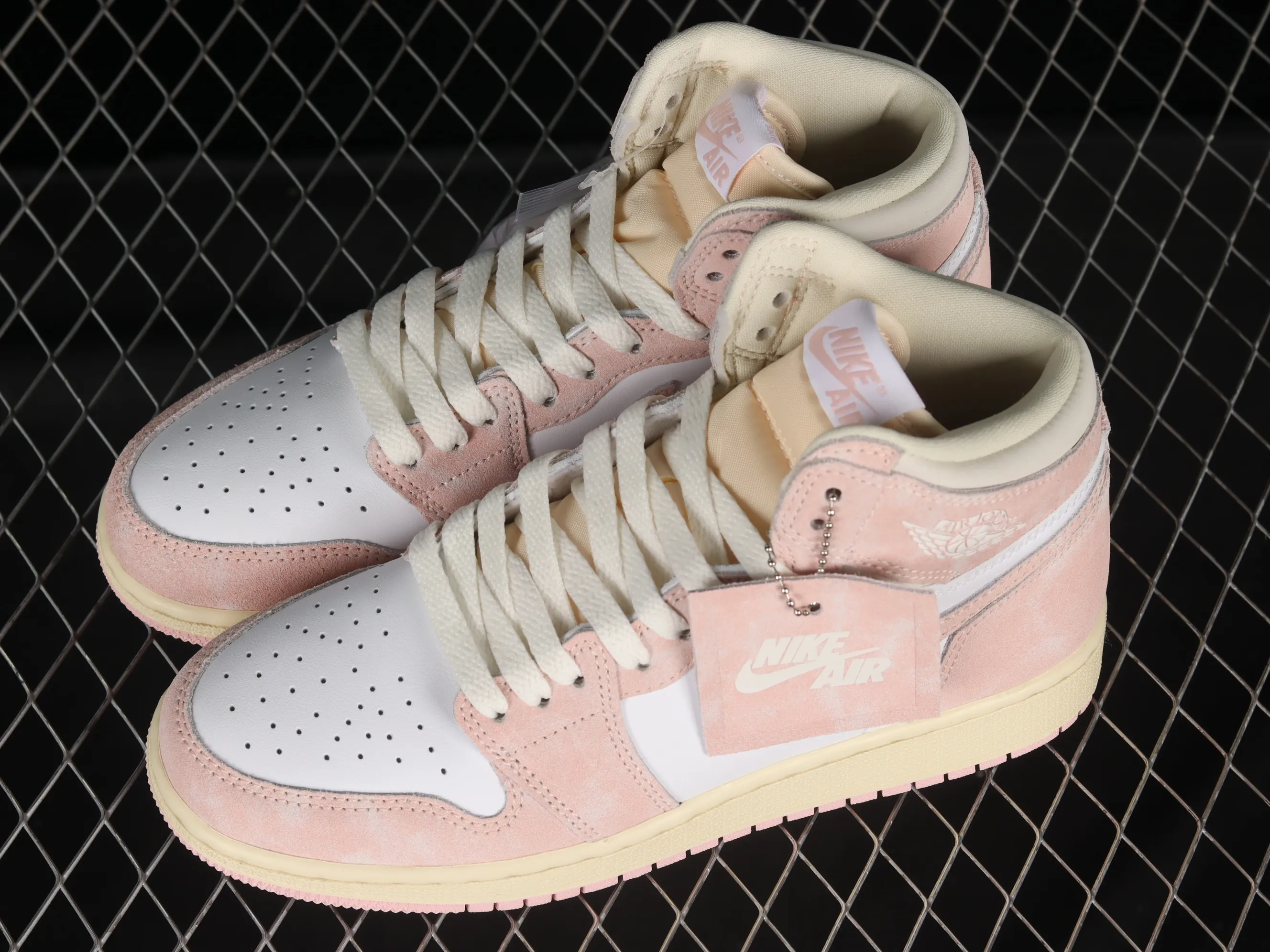 All categories Air Jordan Jordan series basketball shoes Air Jordan 1 High P version Air Jordan 1 High OG "Washed Pink" AJ1 Joe 1 washed pink high-top basketball shoes FD2596-600